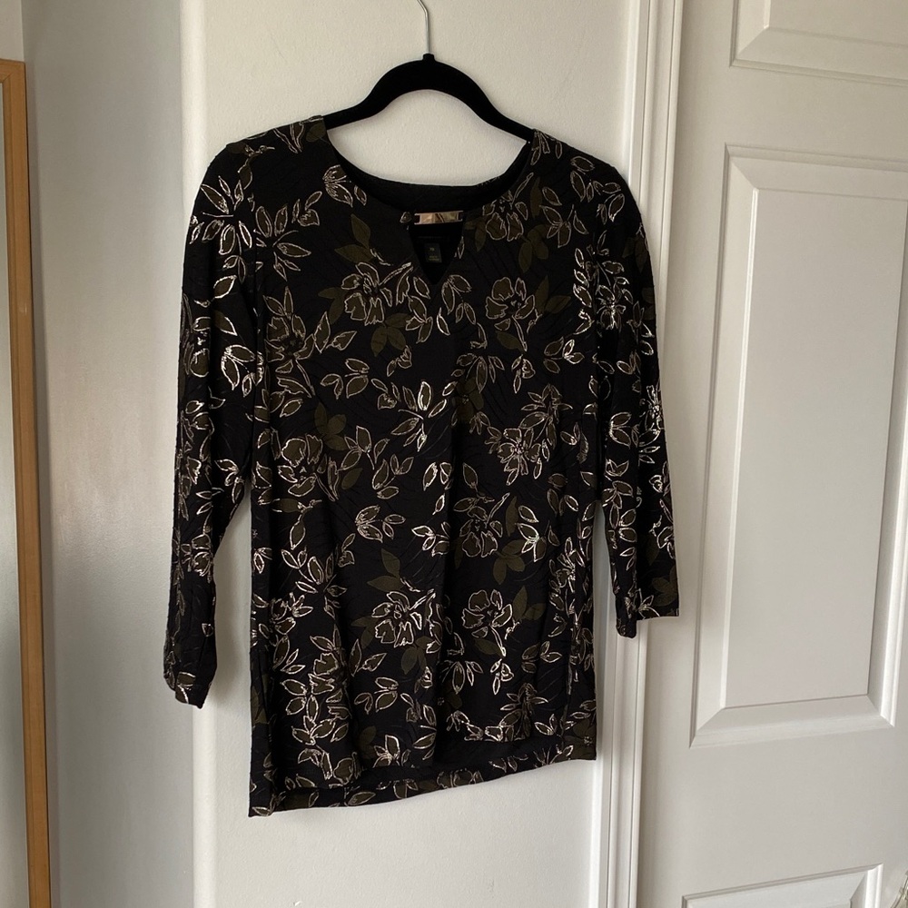JM Collection - Black and Gold Floral Pattern V-Neck 3/4 Sleeves Blouse Top
